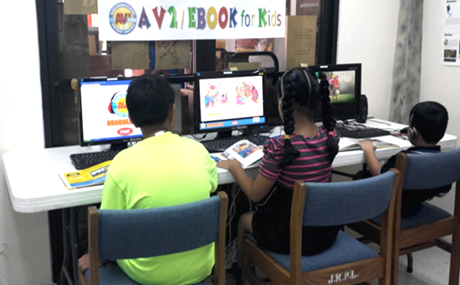 children in a computer lab