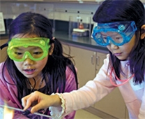 Students conduct chemistry experiments at OMSI.
