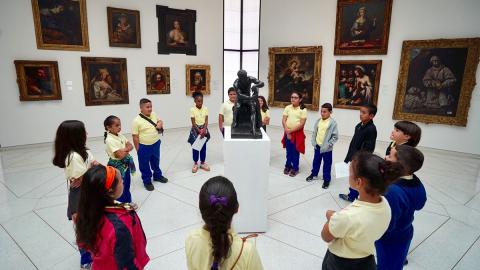 Elementary School children touring a gallery at Medalist Museo de Arte de Ponce.